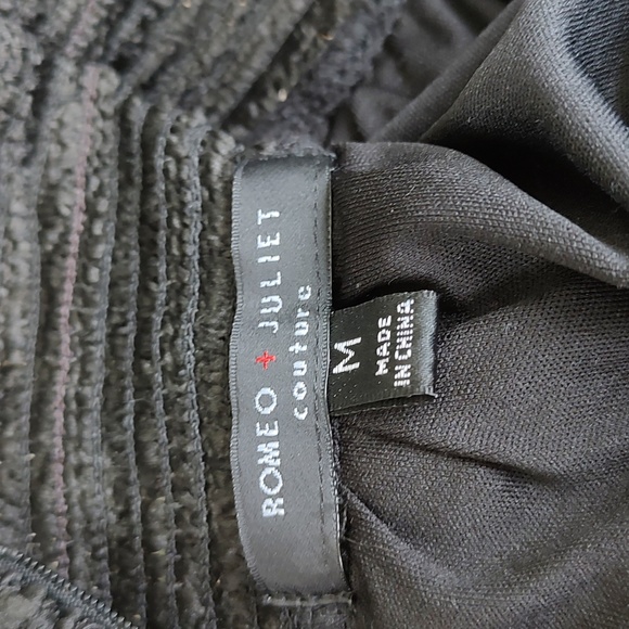 ROMEO&JULIET COUTURE Black lace skirt - Picture 14 of 14